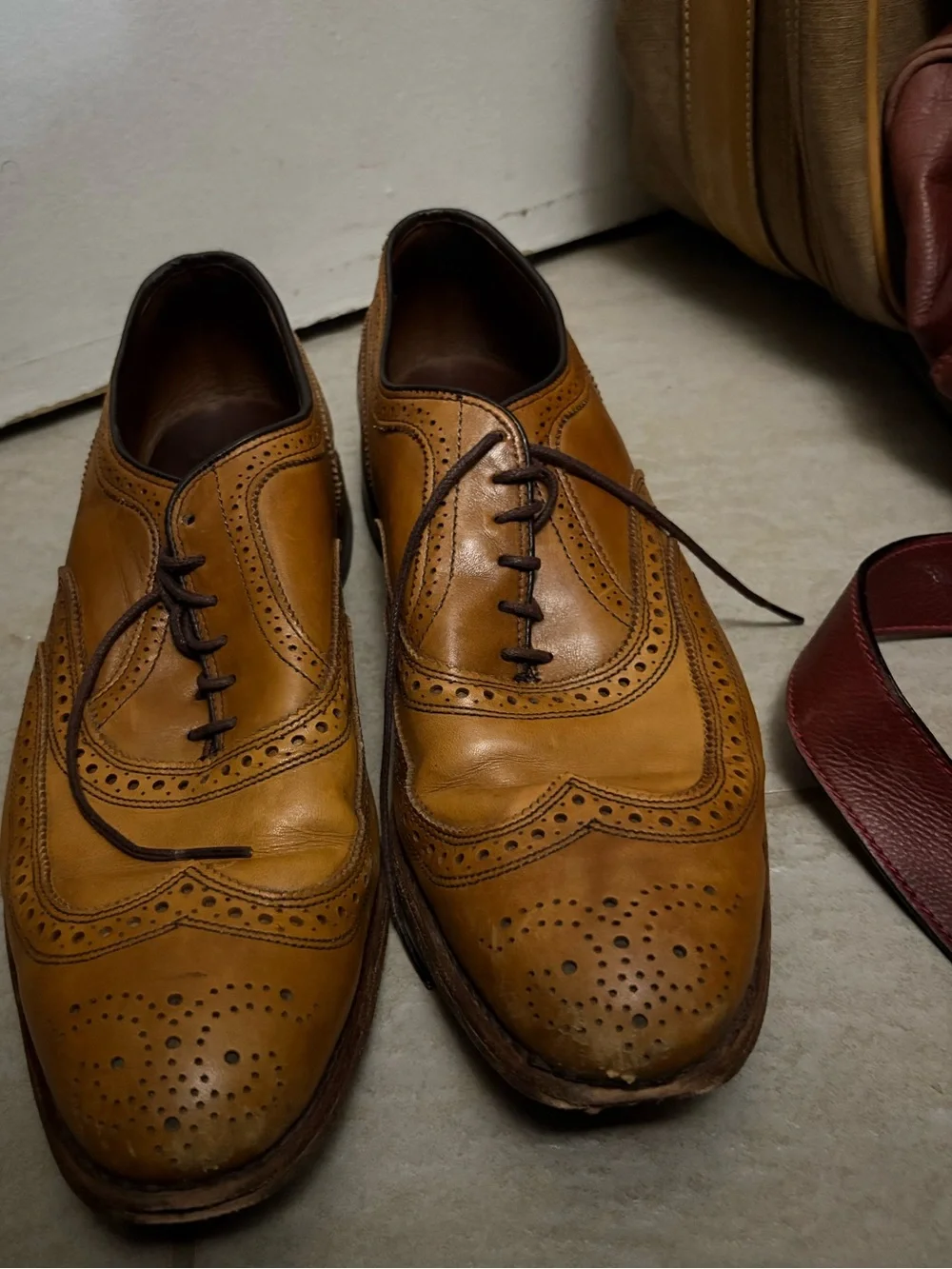 Allen  Men's Tan Leather Wingtip Brogues - Black Classic Dress Shoes